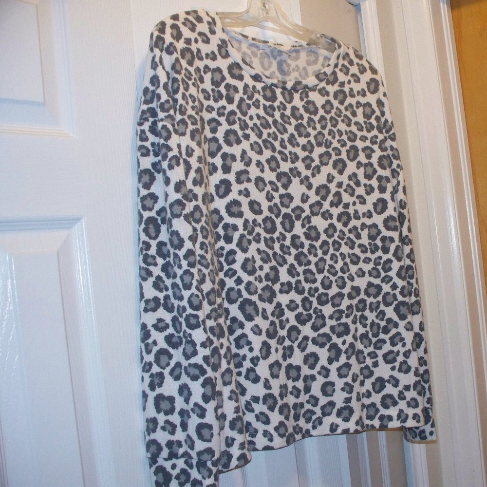 Snow Leopard Top